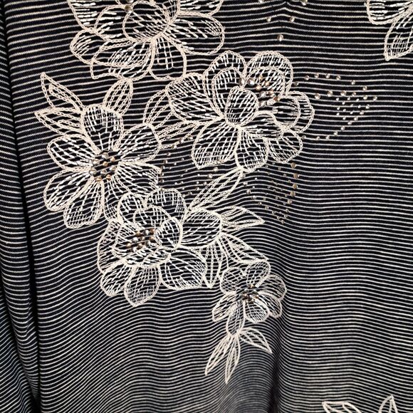 NEW Alfred Dunner Floral Embroidered Tunic Striped Size XL Gray / Indigo - Picture 7 of 9